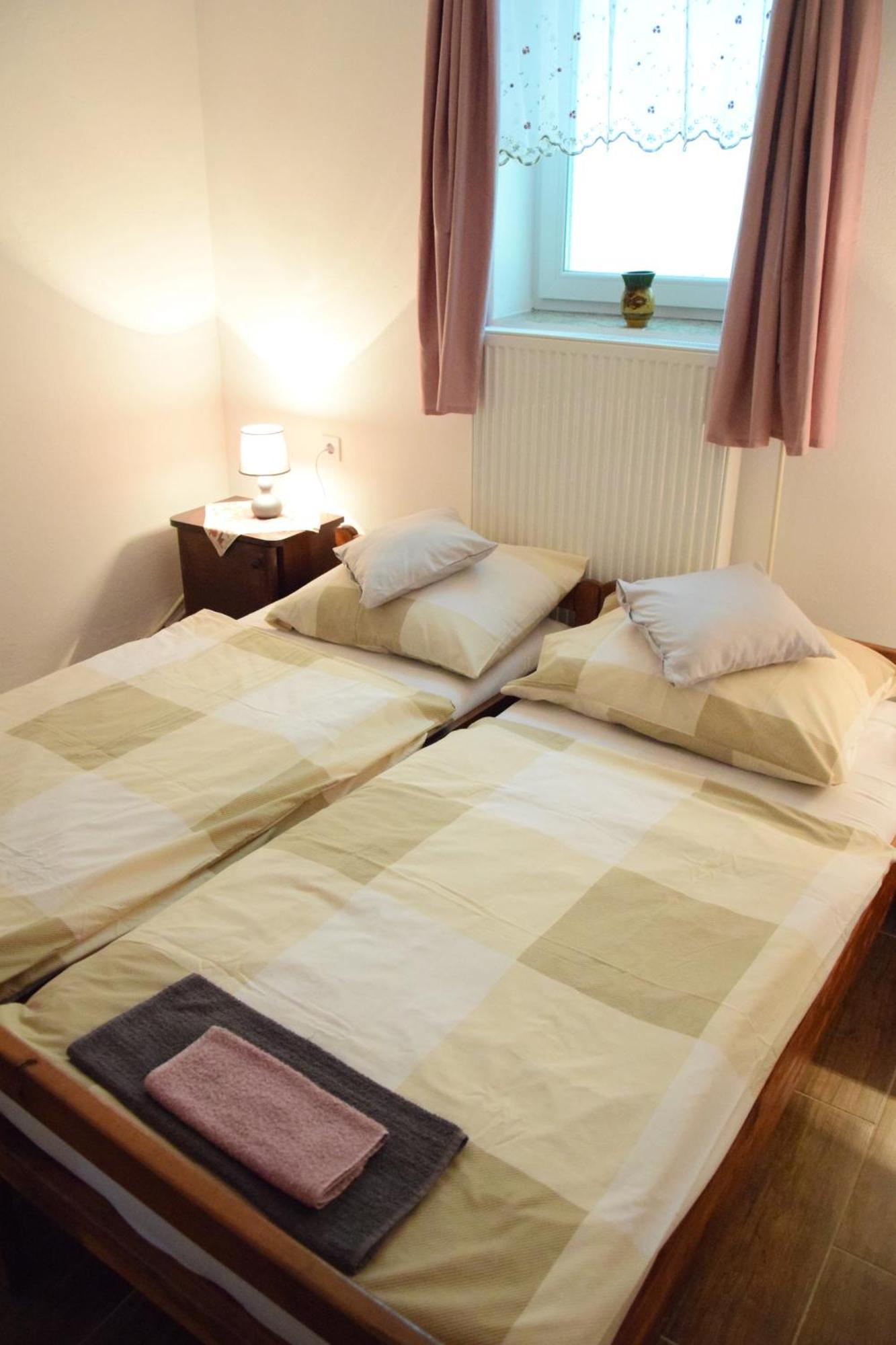 Anna Apartman Apartment Maroslele Exterior photo