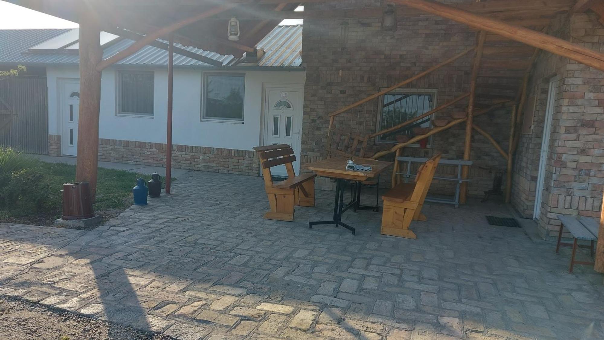 Anna Apartman Apartment Maroslele Exterior photo