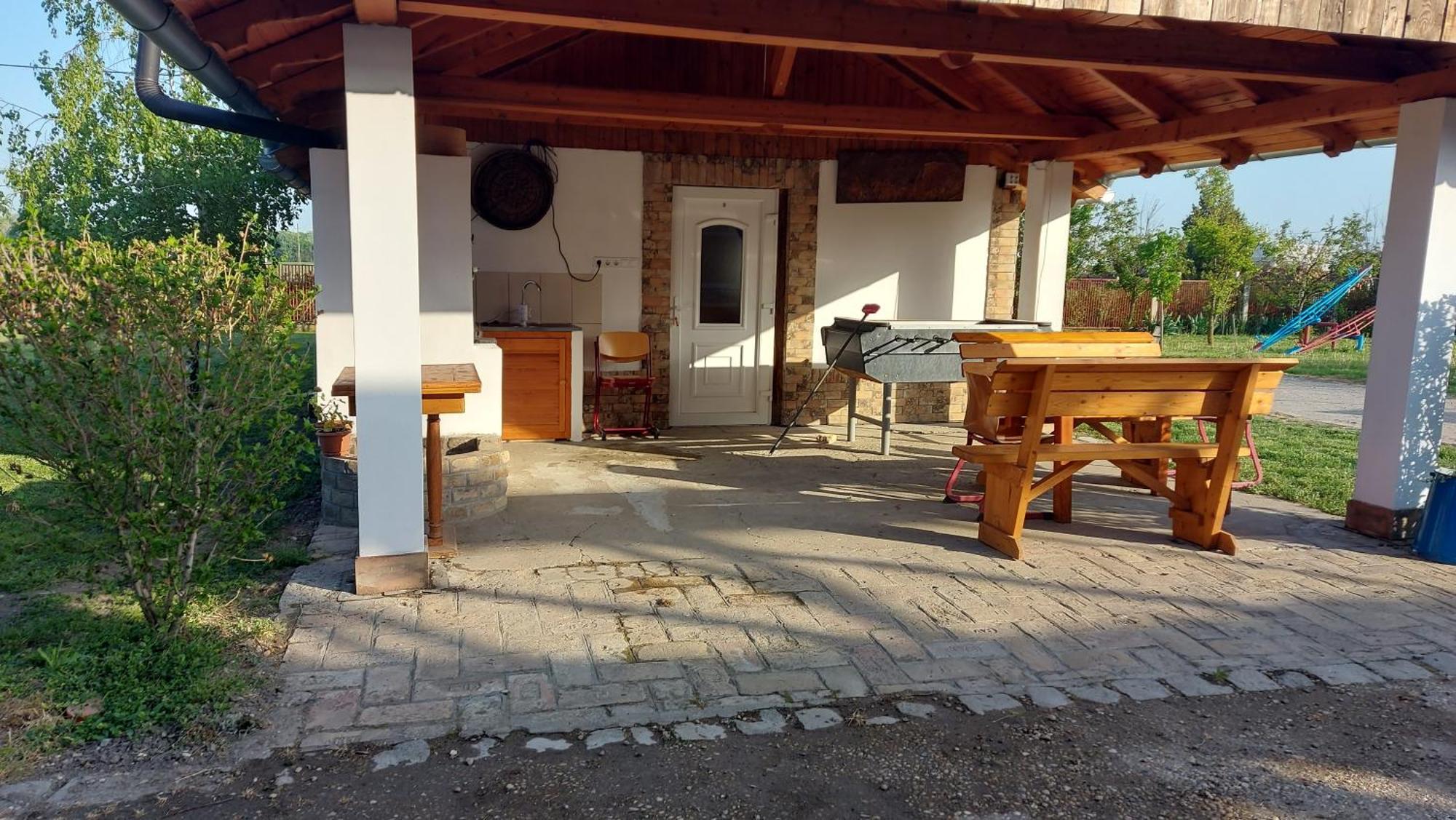Anna Apartman Apartment Maroslele Exterior photo